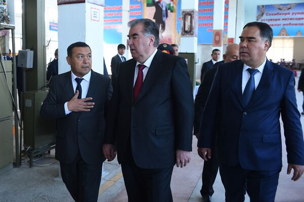 Эмомали Рахмон открыл ковровую фабрику в районе Джаббор Расулов - Sputnik Таджикистан