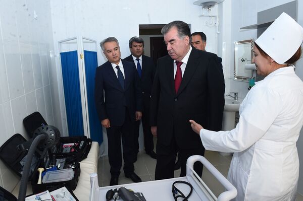 Эмомали Рахмон принял участие в открытии Центра здоровья в Согдийской области - Sputnik Таджикистан