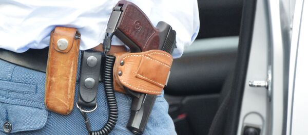 Травматический пистолет Макарова в кобуре , архивное фото - Sputnik Таджикистан