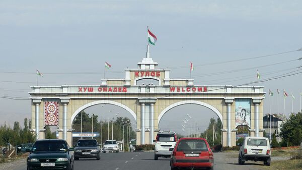 Приветственная арка перед въездом в город Куляб. архивное фото - Sputnik Таджикистан