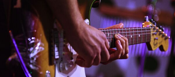 Гитара, акс аз бойгонӣ - Sputnik Тоҷикистон