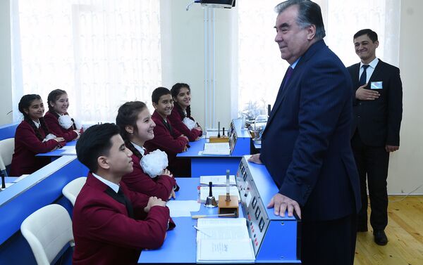 Эмомали Рахмон открыл гимназию номер 1 в городе Худжанде  - Sputnik Тоҷикистон