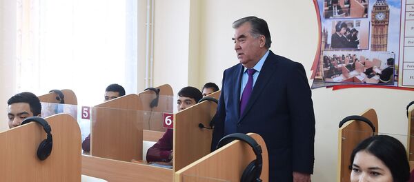 Эмомали Рахмон открыл гимназию номер 1 в городе Худжанде Эмомали Рахмон открыл гимназию номер 1 в городе Худжанде - Sputnik Тоҷикистон
