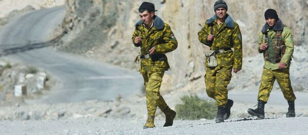 Пограничники на Таджикско-афганская границе Пограничники на Таджикско-афганская границе - Sputnik Таджикистан