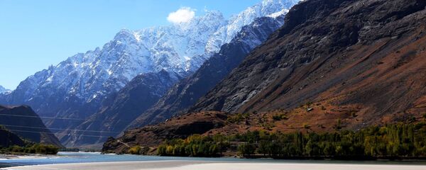 Таджикско-Афганская граница вдоль реки Памир. - Sputnik Таджикистан