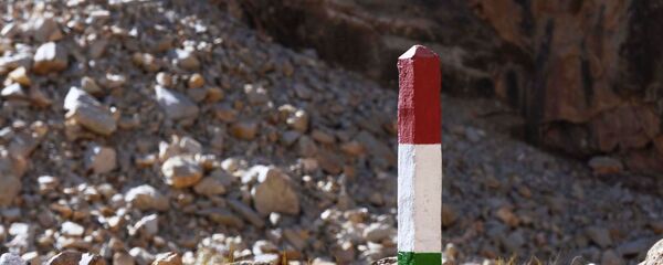 Пограничный столб. Таджикско-афганская граница. Пограничный столб. Таджикско-афганская граница. - Sputnik Тоҷикистон