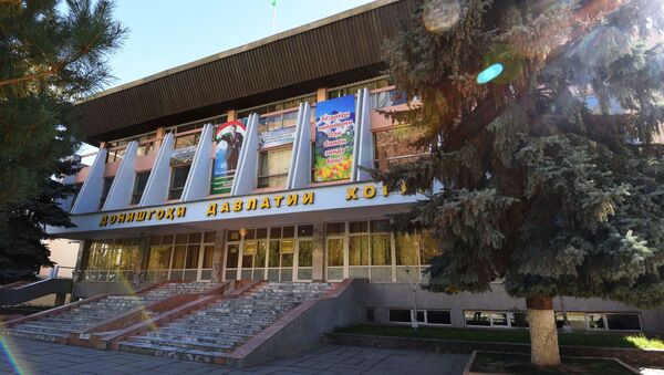 Здание Хорогского государственного университета, архивное фото - Sputnik Таджикистан