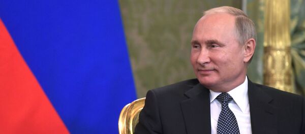 Президент РФ Владимир Путин, архивное фото Президент РФ Владимир Путин, архивное фото - Sputnik Тоҷикистон