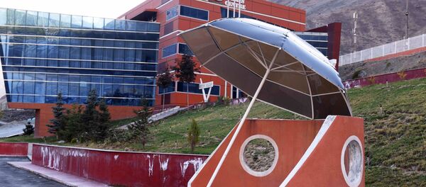 Автобусная остановка возле женского центра в городе Дарваз, архивное фото - Sputnik Тоҷикистон