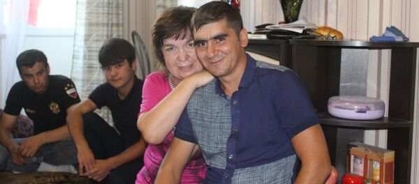 Светлана Аминова с мужем Довудом Аминовым Светлана Аминова с мужем Довудом Аминовым - Sputnik Тоҷикистон