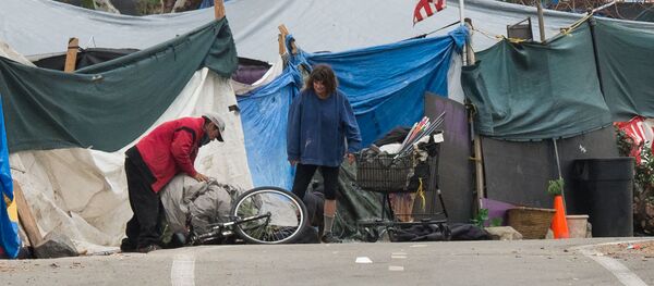 Палаточный лагерь бездомных в Анахайме, штат Калифорния. 25 января 2018, архивное фото Палаточный лагерь бездомных в Анахайме, штат Калифорния. 25 января 2018, архивное фото - Sputnik Таджикистан