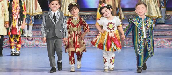 Концерт на фестивале атласа и адраса в Согдийской области Концерт на фестивале атласа и адраса в Согдийской области - Sputnik Таджикистан