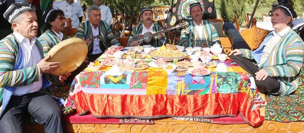 Фестиваль атласа и адраса в Согдийской области - Sputnik Тоҷикистон