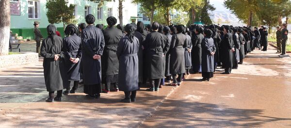 В черных платках и  за решеткой  - Sputnik Таджикистан