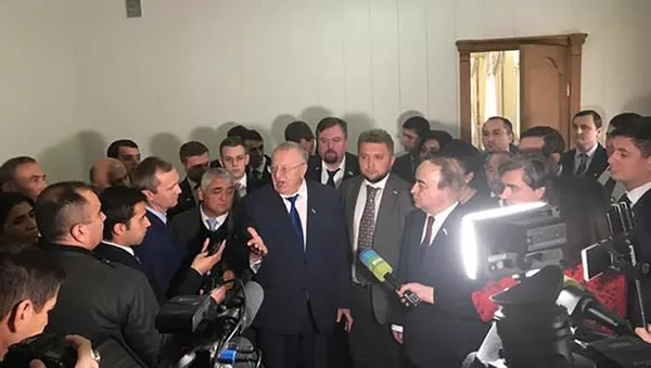 Председатель ЛДПР Владимир Жириновский встретился с председателем нижней палаты таджикского парламента Шукурджоном Зухуровым - Sputnik Тоҷикистон