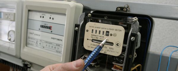 Снятие показаний с приборов учета электроэнергии, архивное фото Снятие показаний с приборов учета электроэнергии, архивное фото - Sputnik Тоҷикистон