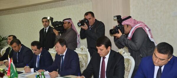 Рамазон Раҳимзода бо шоҳзодаи араб мулоқот кард - Sputnik Тоҷикистон