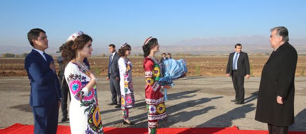 Сафари Эмомалӣ Раҳмон ба ноҳияи Данғара  - Sputnik Тоҷикистон