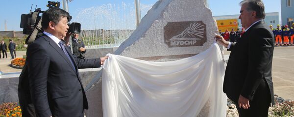 Эмомалӣ Раҳмон корхонаи муштараки МАНАС-ро ифтитоҳ намуд  - Sputnik Тоҷикистон
