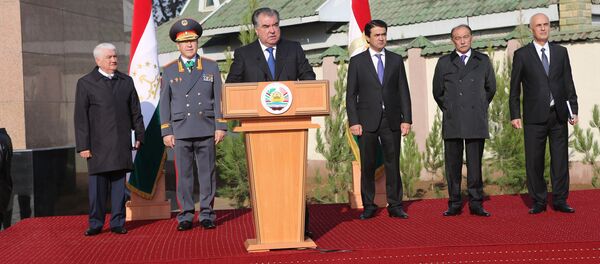 Вручение званий сотрудникам милиции Вручение званий сотрудникам милиции - Sputnik Тоҷикистон