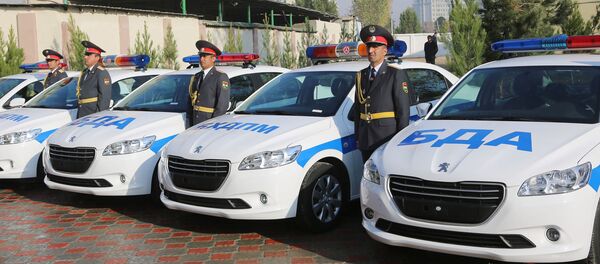 Церемония присвоения очередных званий сотрудникам милиции - Sputnik Тоҷикистон