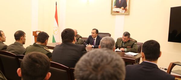 Мулоқоти Сафири Тоҷикистон дар Русия Имомуддин Сатторов бо афсарону курсантҳои Вазорати мудофиаиТоҷикистон - Sputnik Тоҷикистон