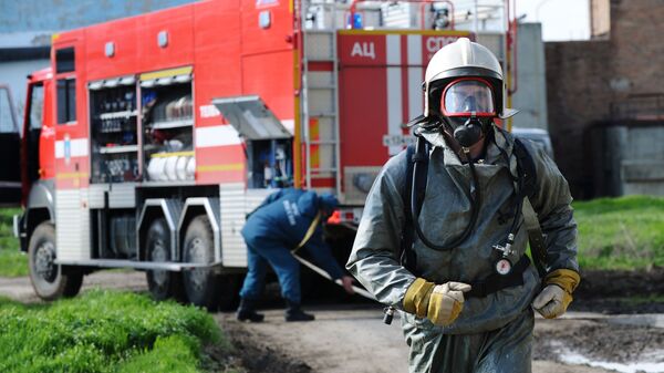 Работа сотрудников пожарной службы, архивное фото - Sputnik Тоҷикистон