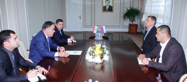 Мулоқоти Раиси вилояти Суғд Раҷаббой Аҳмадзода бо раиси иттифоқи боғпарварони Кубани Русия Николай Шербаков Мулоқоти Раиси вилояти Суғд Раҷаббой Аҳмадзода бо раиси иттифоқи боғпарварони Кубани Русия Николай Шербаков - Sputnik Тоҷикистон