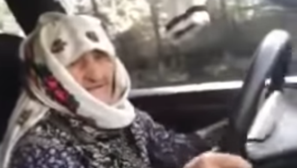 Пенсионерка из Таджикистана за рулем - Sputnik Таджикистан