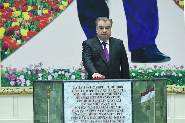 Президент Таджикистана Эмомали Рахмон запустил работу первого агрегата Рогунской ГЭС - Sputnik Таджикистан