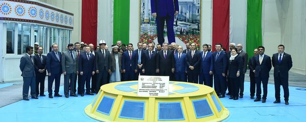 Президент Таджикистана Эмомали Рахмон запустил работу первого агрегата Рогунской ГЭС Президент Таджикистана Эмомали Рахмон запустил работу первого агрегата Рогунской ГЭС - Sputnik Таджикистан