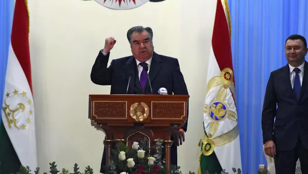 Президент Таджикистана Эмомали Рахмон на открытии первого гидроагрегата на Рогунской ГЭС в Таджикистане - Sputnik Тоҷикистон