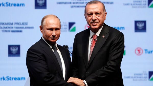 Президенты России и Турции Владимир Путин и Тайип Эрдоган отдали команду на укладку последней секции морской части газопровода Турецкий поток - Sputnik Таджикистан