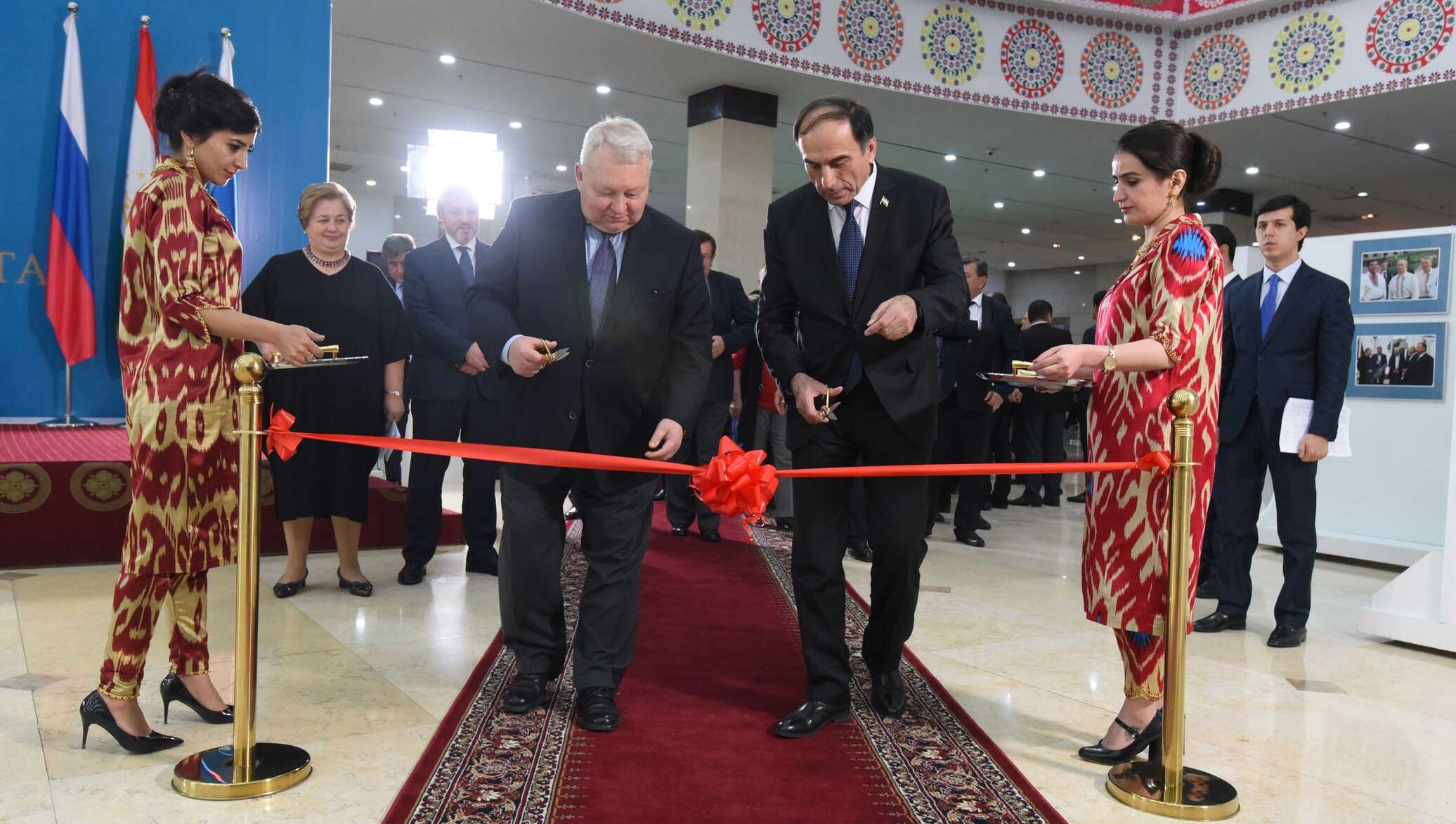 Культурный центр таджикистана. Таджикистан горы дастархан. Открытие национального музея таджикистана. Национальный музей таджикистана душанбе. Узбекитан и тажиктстан открити грани.