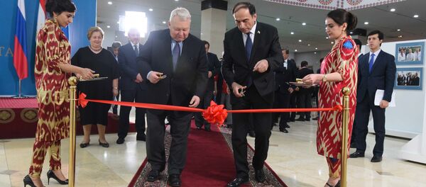 В Душанбе открылась выставка Таджикистан и Россия: по пути дружбы и созидания В Душанбе открылась выставка Таджикистан и Россия: по пути дружбы и созидания - Sputnik Тоҷикистон