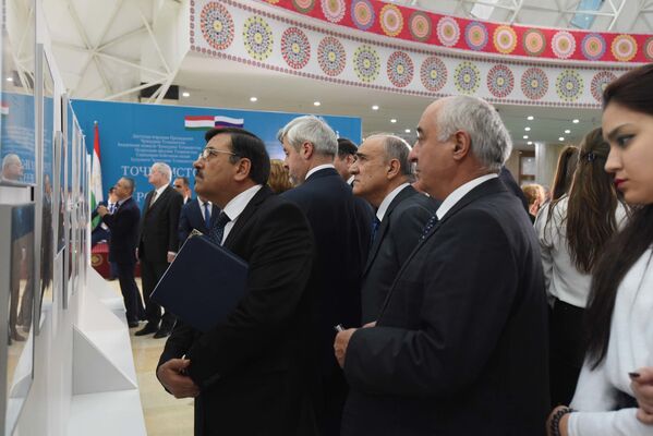 На выставке Таджикистан и Россия: по пути дружбы и созидания  - Sputnik Таджикистан