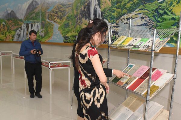 На выставке Таджикистан и Россия: по пути дружбы и созидания - Sputnik Таджикистан