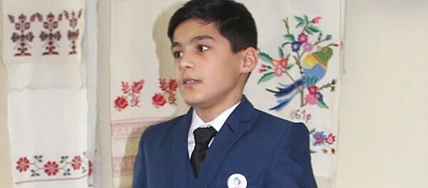 13-летний ученик Алешинской школы Сасовского района Бекзод Саидов из Таджикистана - Sputnik Таджикистан