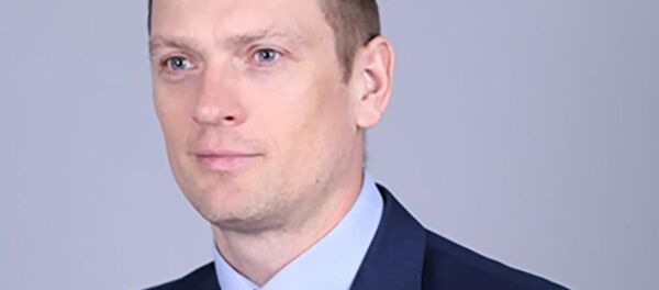 Ведущий юрист Общества защиты прав потребителей, эксперт в сфере мобильных телесистем Олег Фролов - Sputnik Таджикистан