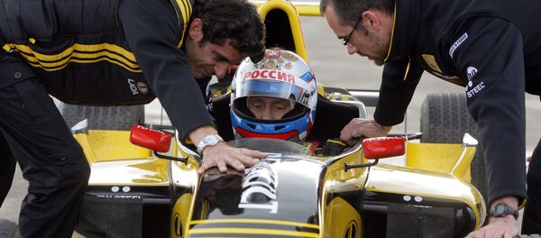 Владимир Путин попробовал себя в роли пилота Формулы-1 - Sputnik Таджикистан