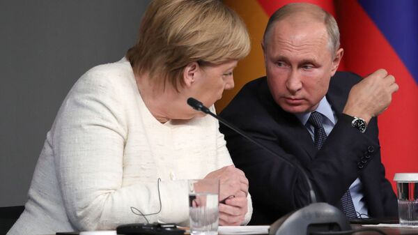 Президент РФ Владимир Путин и федеральный канцлер ФРГ Ангела Меркель - Sputnik Таджикистан