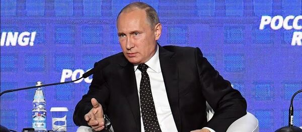 Путин: У нас нет цели уходить от доллара, доллар уходит от нас - Sputnik Таджикистан