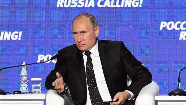 Путин: У нас нет цели уходить от доллара, доллар уходит от нас - Sputnik Таджикистан
