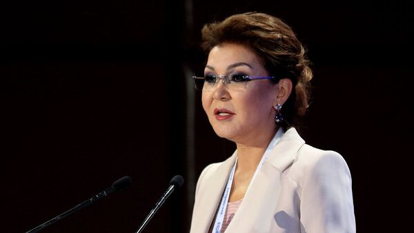 Старшая дочь Назарбаева — Дарига. Ранее она была вице-премьером, сейчас является депутатом сената Казахстана. - Sputnik Таджикистан