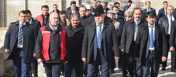 Эмомалӣ Раҳмон ва Рустами Эмомалӣ дар рӯзи ҷумъа ба масҷид рафтанд - Sputnik Тоҷикистон