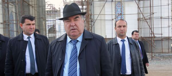 Эмомали Рахмон ознакомился со ходом строительства главной соборной мечети города Душанбе и Исламского института Таджикистана  - Sputnik Тоҷикистон