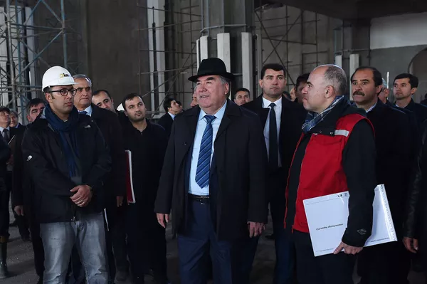 Эмомали Рахмон ознакомился с ходом строительства главной соборной мечети города Душанбе и Исламского института Таджикистана Эмомали Рахмон ознакомился с ходом строительства главной соборной мечети города Душанбе и Исламского института Таджикистана - Sputnik Тоҷикистон