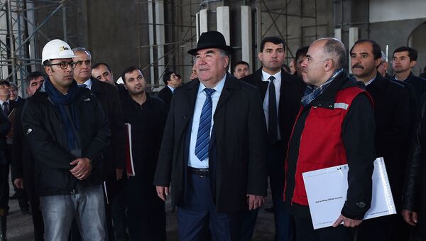 Эмомали Рахмон ознакомился с ходом строительства главной соборной мечети города Душанбе и Исламского института Таджикистана - Sputnik Таджикистан