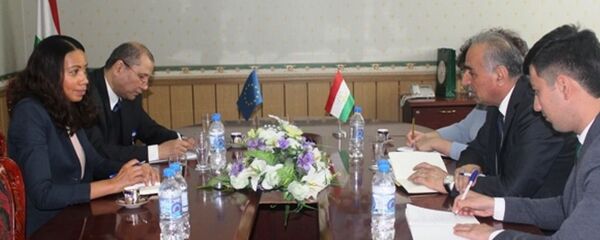 Шамсиддин Орумбекзода, вазири фарҳанги Тоҷикистон бо намояндаи навтаъиншудаи Намояндагии Иттиҳоди Аврупо дар Тоҷикистон Мерилин Йосефсон Шамсиддин Орумбекзода, вазири фарҳанги Тоҷикистон бо намояндаи навтаъиншудаи Намояндагии Иттиҳоди Аврупо дар Тоҷикистон Мерилин Йосефсон - Sputnik Тоҷикистон