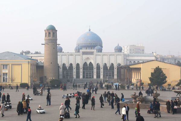 Главная мечеть в городе Худжанде перед рынком Панчшанбе в Таджикистане, архивное фото - Sputnik Таджикистан
